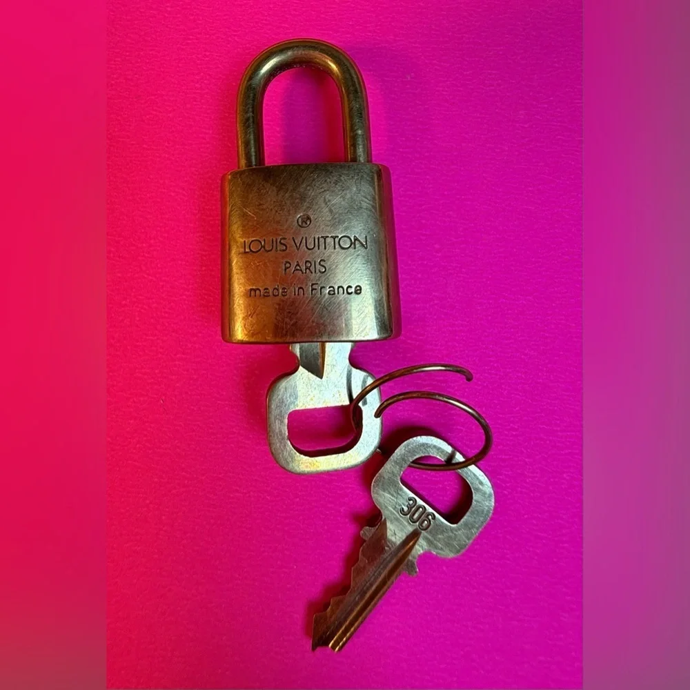 Louis Vuitton Brass Padlock‎ with Keys - Picture 5 of 15